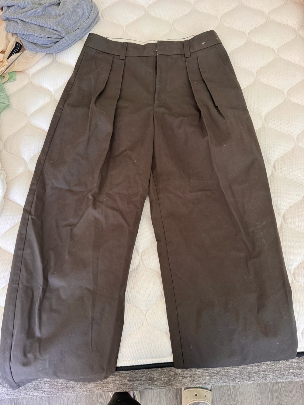 GU Pleated Wide-Leg Pants Olive